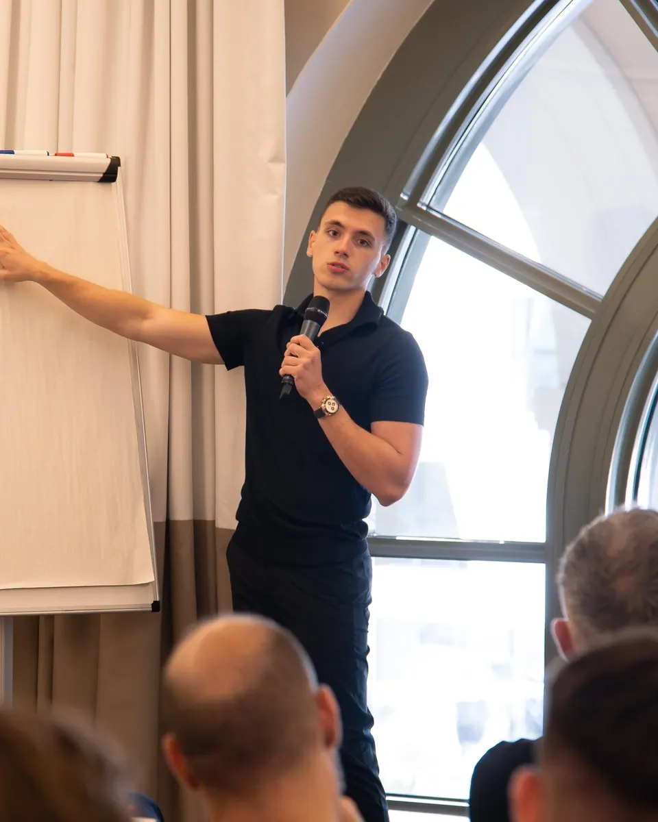 Razvan Paraschiv speaking at a Grow Channels workshop